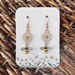 New Handmade Gold-Tone Daisy and Bee Dangle Earrings (2.1” long x 0.7” wide)